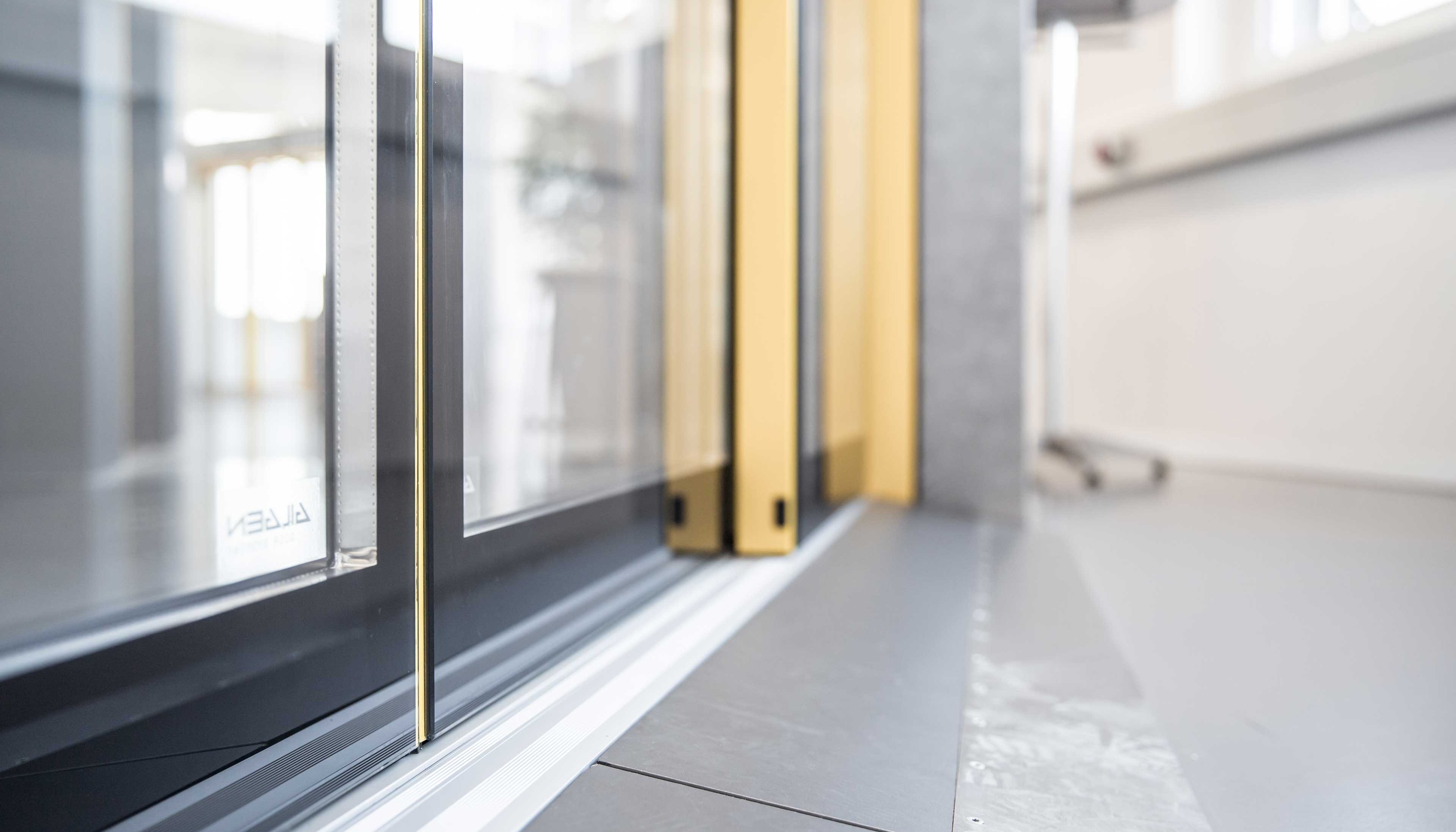 Feingerahmte stufenlose automatische Schiebetür