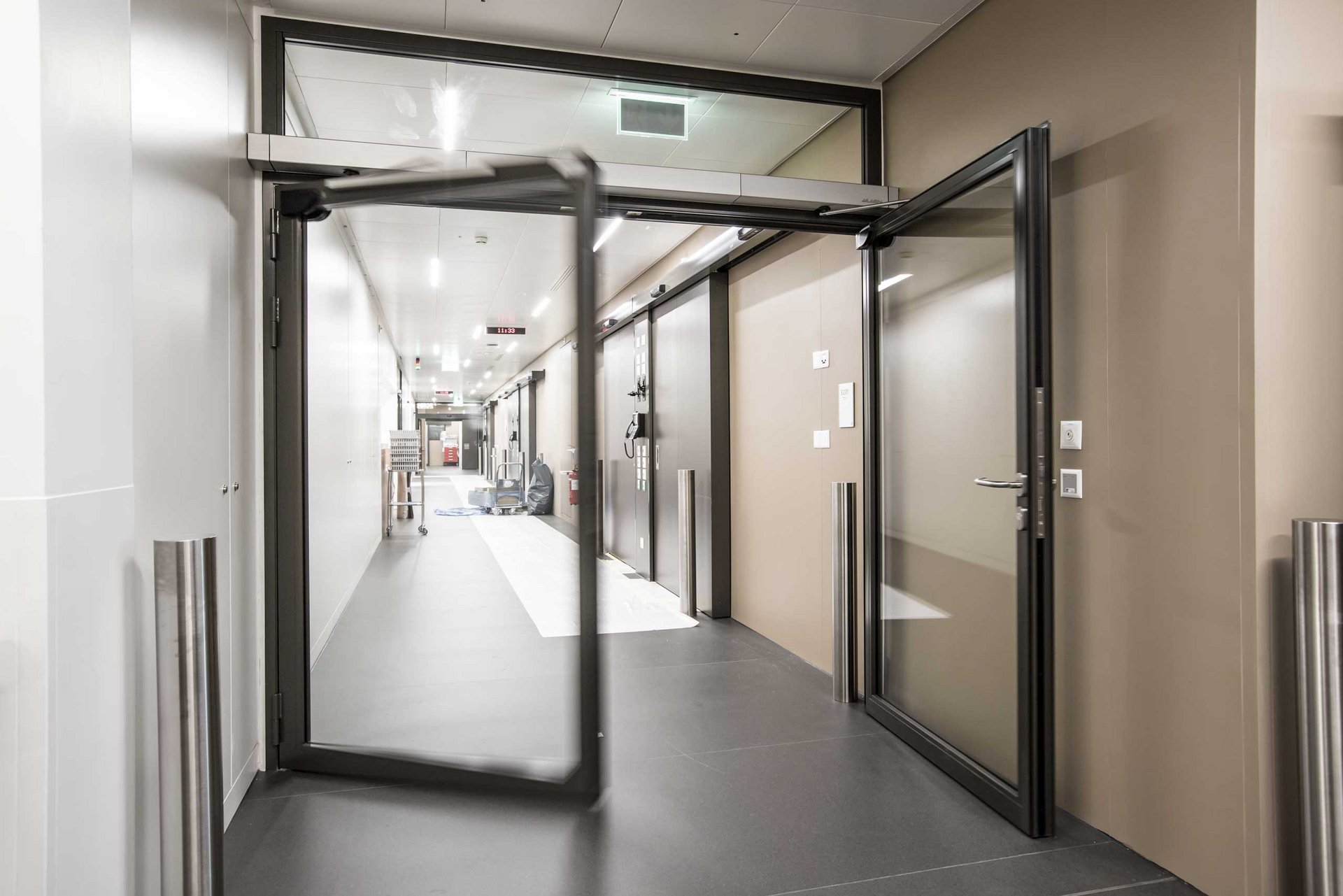 Insel Spital Bern mit einer automatischen Drehflügeltür