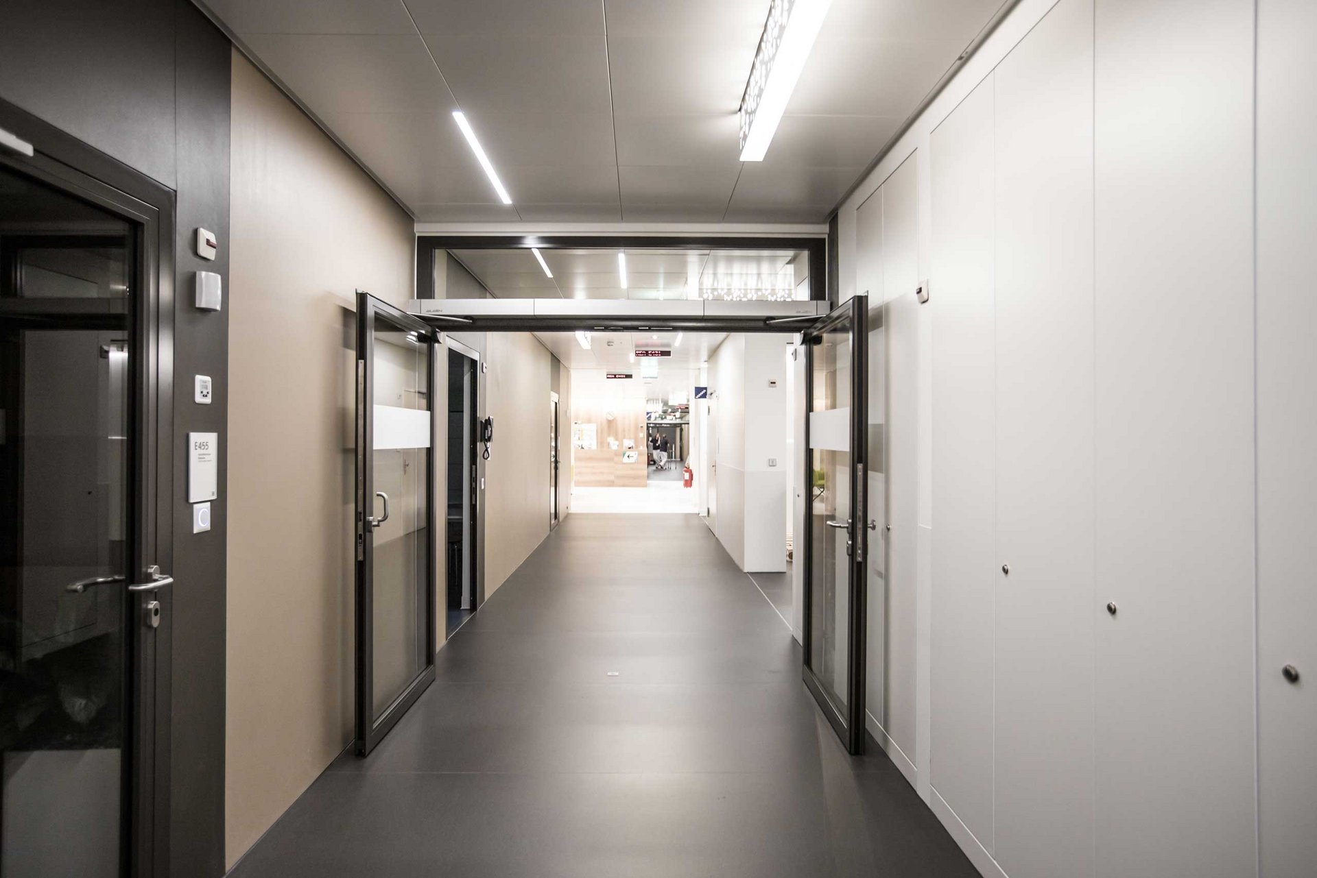 Insel Spital Bern mit einer automatischen Drehflügeltür