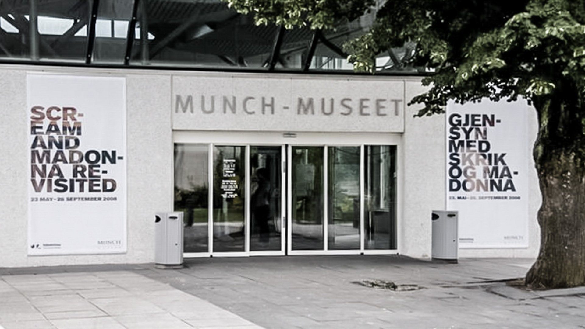 Eingang des Munch Museum in Oslo mit einer automatischen Schiebetür